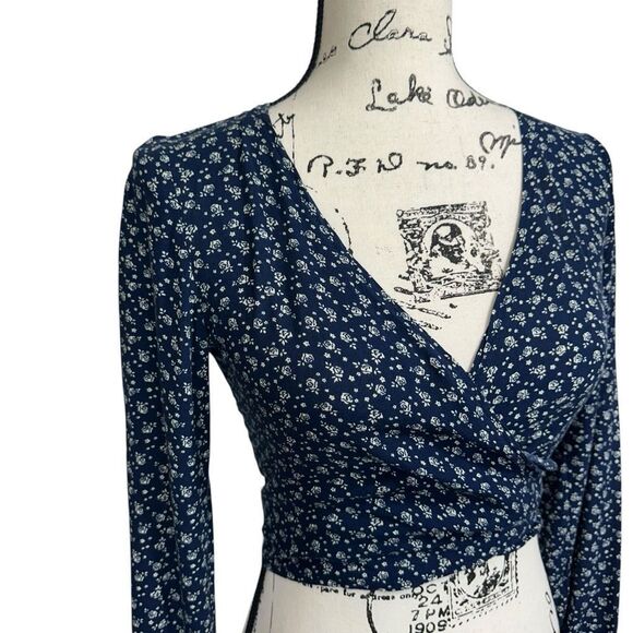 John Gault Navy Blue Floral Print Long sleee Wrap Crop Top, OS - Picture 2 of 8